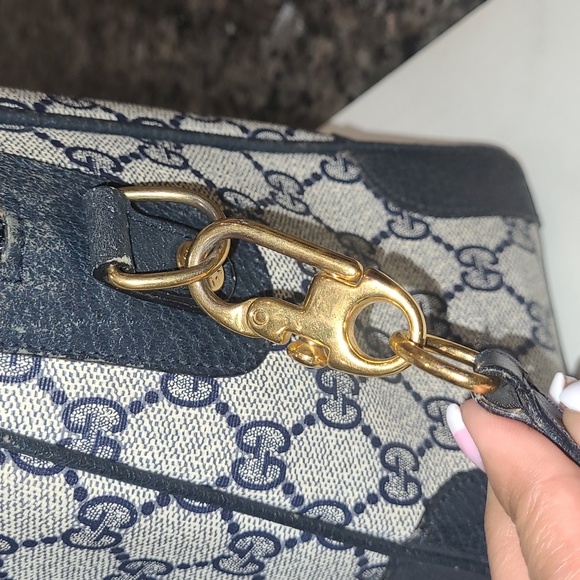 ***SOLD**GUCCI MONOGRAM 2- WAY BAG WITH DUAL ZIPPERS & REMOVEABLE STRAP - Picture 7 of 16